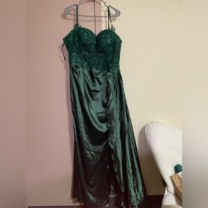 Green Satin Embellished Formal Gown – Size 16